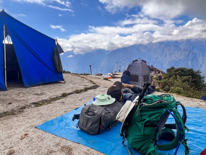 A quick rest after lunch at Phuyupatamarka Campsite