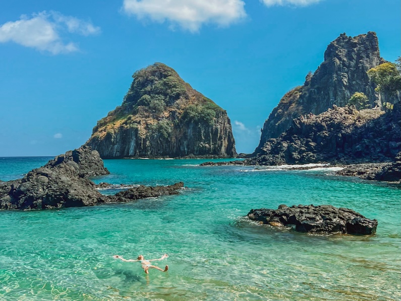 Baía dos Porcos in Fernando de Noronha, Brazil