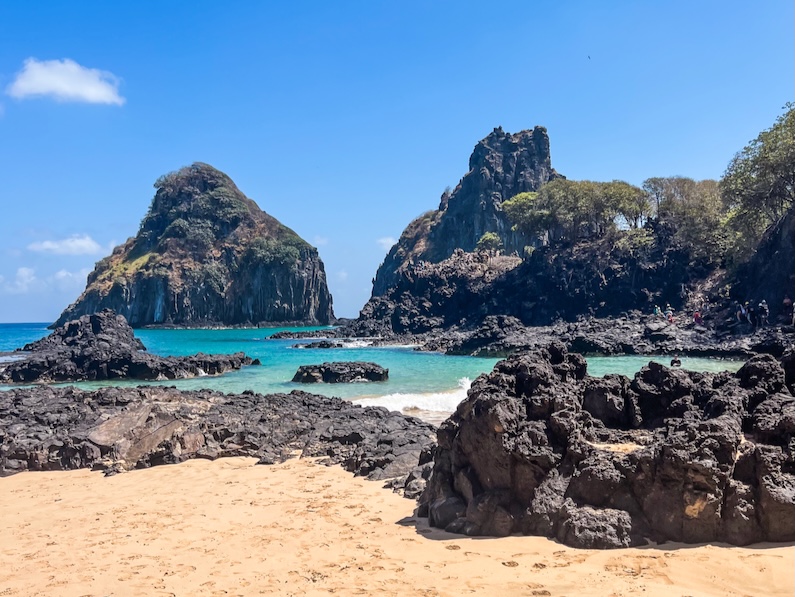 Baía dos Porcos in Fernando de Noronha, Brazil