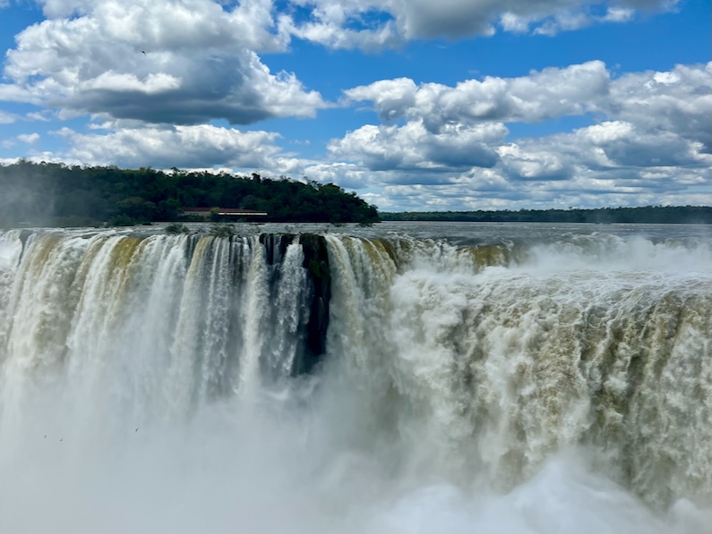 Best itinerary for Iguazu Falls in Brazil and Argentina