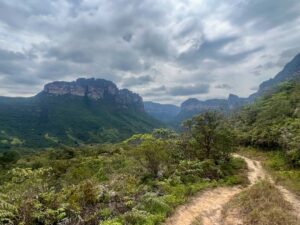 Trail to Morro do Castelo in the Vale do Pati