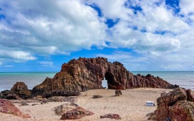 How to hike to Pedra Furada in Jericoacoara: 4 different ways